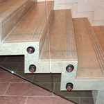 Treads in marble, granite, limestone, slate and basalt.