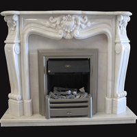 Versailles-Kamin aus hellem, portugiesischem Estremoz-Marmor.