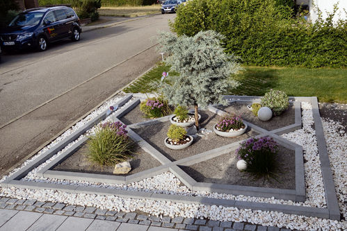 Elementos para jardins, lançis e outras peças decorativas